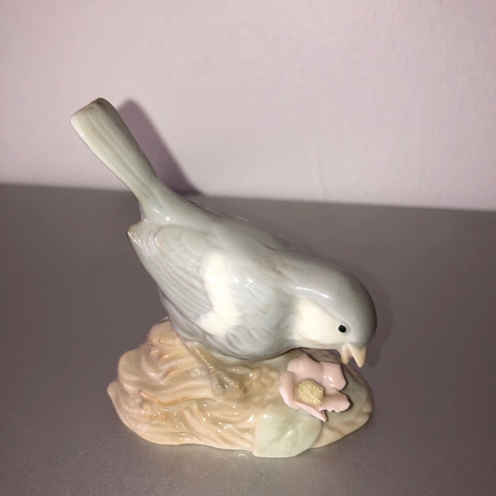 Small bird decorative figurine